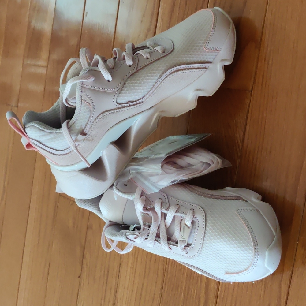 Gorgeous Nike women sneakers - Picture 12 of 13